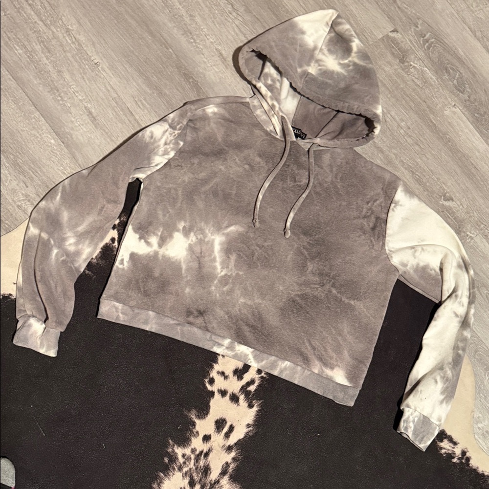 🩶Woman’s Cropped Tie-Dye Super Soft Hoodie•Size:Large🩶